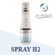 Le spray H2 est un petit générateur d'eau hydrogénée par électrolyse. Il réduit le vieillissement cellulaire causé par les radicaux libres. Il hydrate et nettoie votre peau au quotidien. Il est petit, transportable, poids plume. La taille des pores d'une personne est généralement d'environ 25 micromètres, de sorte que l'eau ordinaire ne peut pas pénétrer profondément dans les pores.   