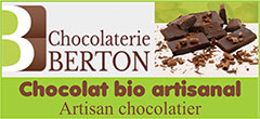 Chocolat bio artisanal - Artisan chocolatier - La Chocolaterie Berton - Omegachoco La Chocolaterie Berton à Availles-en-Châtellerault en France près de Poitiers et du Futuroscope spécialisée en chocolat bio, propose une gamme de chocolats nutritionnels. Jean-Claude Berton, Maître Artisan chocolatier depuis plus de 40 ans. La Chocolaterie J.C. Berton, située à Availles-en-Chatêllerault en France près de Châtellerault dans la Vienne (86). Elle est dirigée par Jean-Claude Berton avec plus de 40 ans d’expérience dans le métier. Si vingt ans séparent la spécialité « La Boule du Futuroscope » de « l’OMEGACHOCO », ils sont pareillement emblématiques de la personnalité de leur créateur. Fine alliance du chocolat et de la pâte d’amande pour le premier, vertueux assemblage de fèves de cacao et de graines de lin pour le second, ces deux chocolats résultent de l’esprit d’innovation de Jean-Claude Berton.