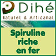 La spiruline, un complément alimentaire exceptionnellement riche en fer ! Considérée comme complément alimentaire très puissant, la spiruline est fort appréciée pour ses nombreuses vertus sur la santé. Riche en fer, elle peut combler les carences alimentaires, renforcer le système immunitaire, diminuer le taux de cholestérol et combattre la fatigue chronique. Grâce à sa très haute teneur en fer, cette algue naturelle, souvent connue pour son association bénéfique spiruline et fer, est particulièrement bénéfique pour les femmes anémiques, les femmes enceintes et toute autre personne en manque d’énergie. Le fer qu’elle contient est, de plus, très intéressant pour l’organisme. Laissez-nous vous en dire plus. D’où vient la spiruline ? L’existence de la spiruline remonte à plus de 3 milliards d’années et les premières découvertes de cette algue bienfaisante remontent au temps de la civilisation aztèque. En Afrique, les peuples sahariens, surtout les femmes enceintes, l’utilisaient pendant les saisons de carence alimentaire. À l’origine, la spiruline est utilisée pour combattre la malnutrition dans les pays à taux de carence alimentaire élevés. Par ailleurs, plusieurs projets sont en cours de réalisation par l’IIMSAM [1], un organisme mondialement reconnu : des projets qui visent à se servir des bienfaits de la spiruline pour réduire les effets de la sous-nutrition dans le monde. Les propriétés de cette algue en font un réel atout santé que les scientifiques ne cessent d’étudier, à la quête de toutes ses vertus incroyables.