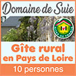 Gîte rural en pays de Loire pour 10 personnes - Domainedesuie.com - A 2 km du Domaine de Suie, nous avons restauré une maison en pierre traditionnelle de la région. Idéalement située sur une ligne de crête, la maison surplombe le village de Baracé au sud et le village de Daumeray au nord. Bordée par un chemin de randonnée et située à proximité immédiate de la forêt, elle constitue un attrait évident pour ceux qui recherchent la possibilité de pratiquer la randonnée à pied, en VTT ou à cheval. Le centre équestre de La Tesnière se situant sur le chemin de randonnée. 
