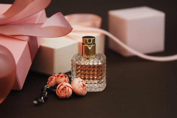 Le parfum ? Un cadeau subtil et personnalisé…